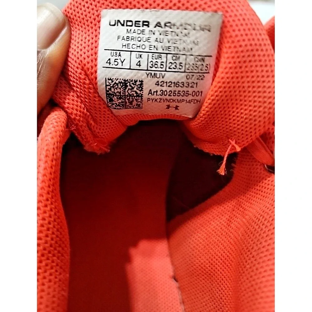 Boys Under Armour 3025535-001 Scramjet Running‎ Shoes - Black/Orange Size 4.5y